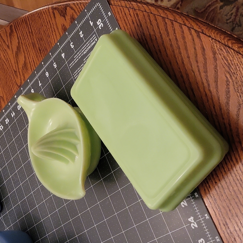 Jeannette Refrigerator Dish and Orange Squeezer